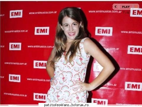 POZE - kitty - Laura Esquivel